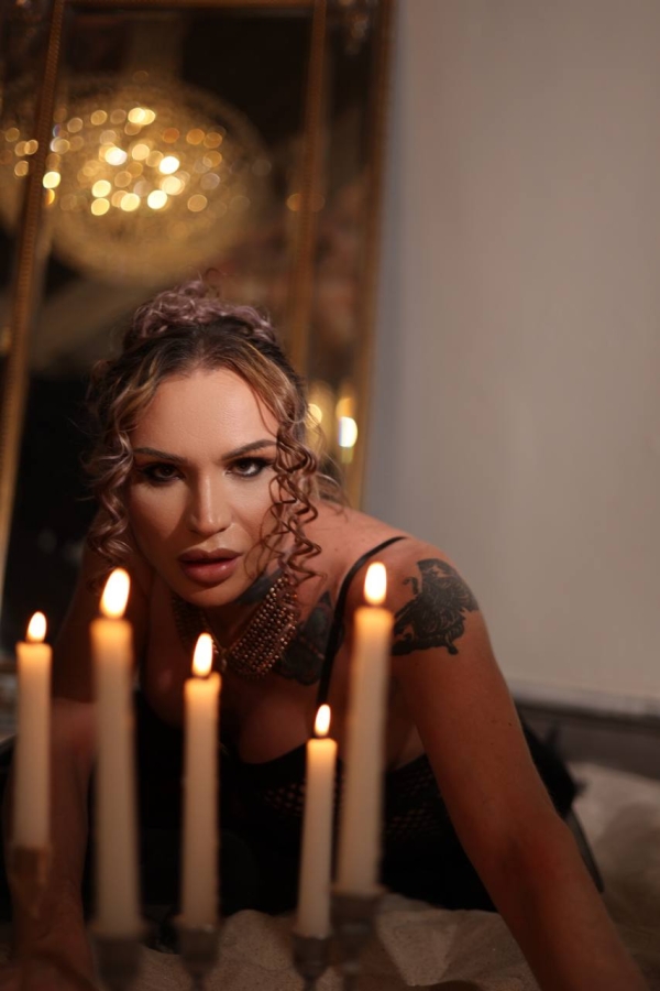 Транссексуалка Агния